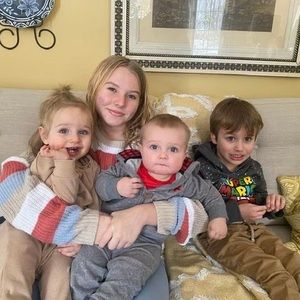 Meet your Posher, Elizabeth